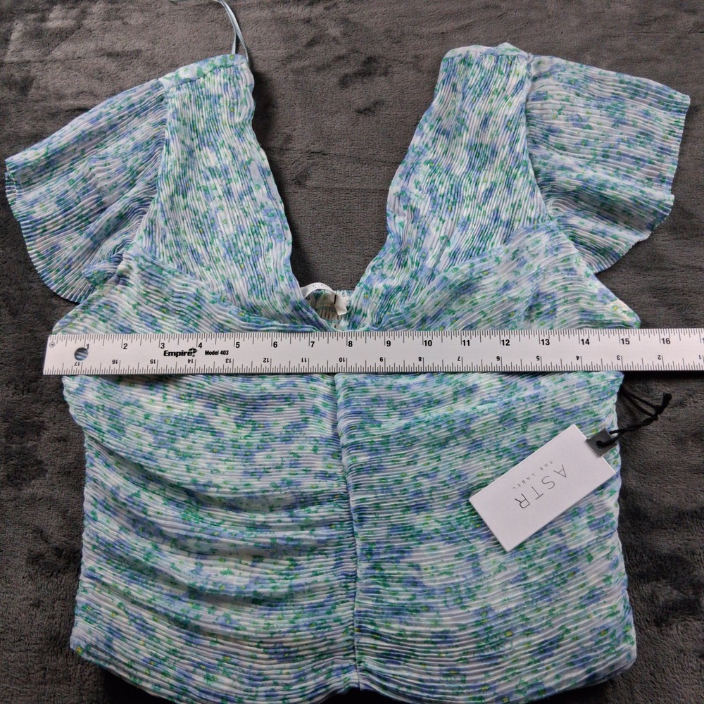 NWT ASTR The Label Floral Crop Top Womens Small Blue Green Ruched Flutter Sleeve - Picture 5 of 9